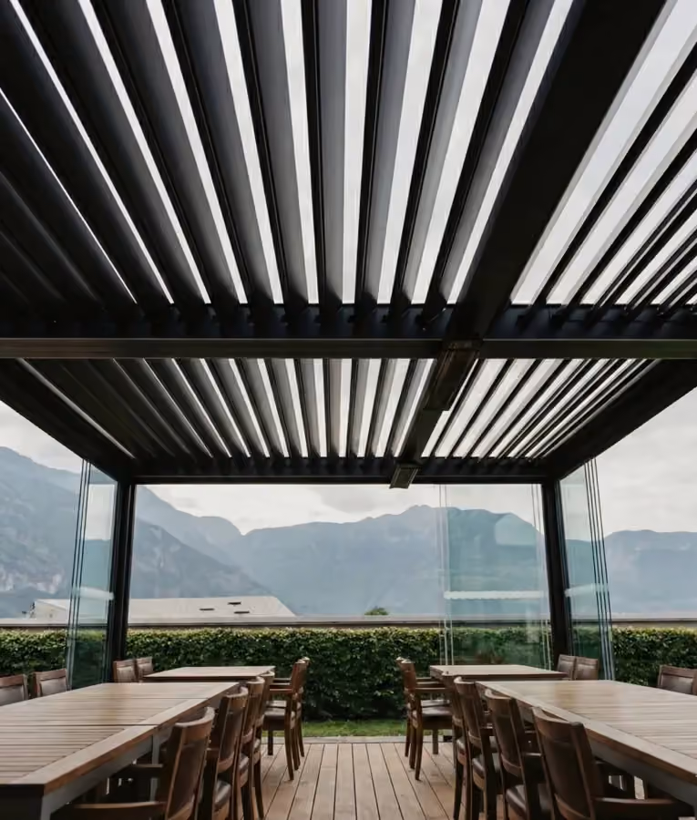 Esplanada com pérgola